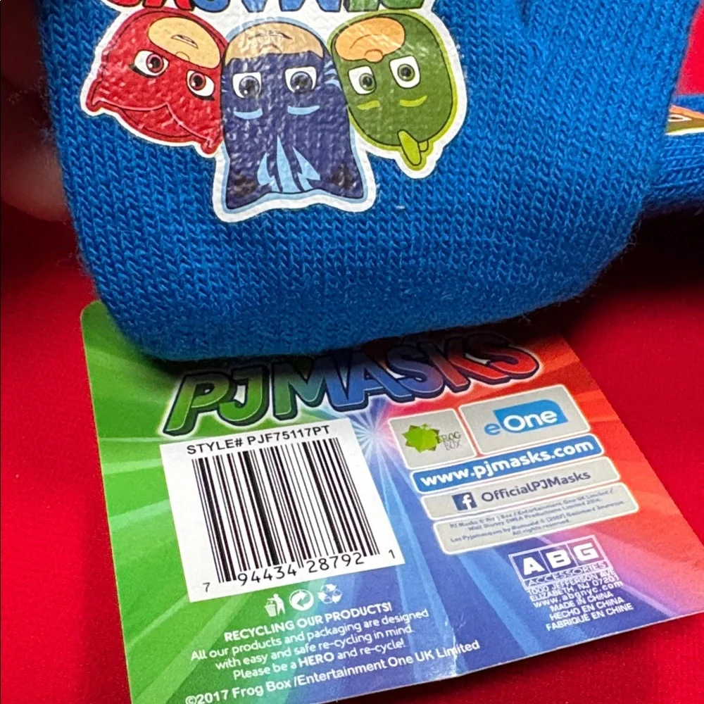 PJ Masks acrylic mittens. NWT!